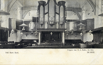 8284 Interieur van de N.H.-kerk te De Bilt: kerkzaal met orgel.